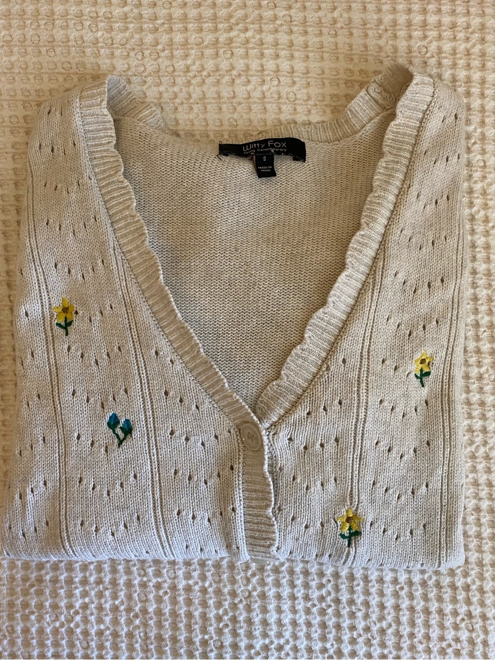 WITTY FOX V-Neck Cardigan w/ Floral Embroidery in Off-White - S